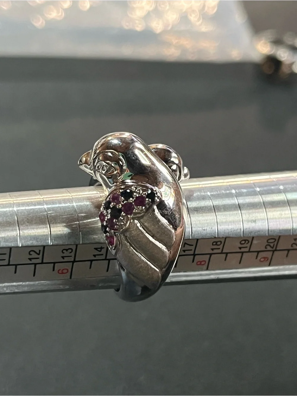 Sterling Silver Ring with 2 birds snuggling. Colored accent stones. Sz.7. Cute!